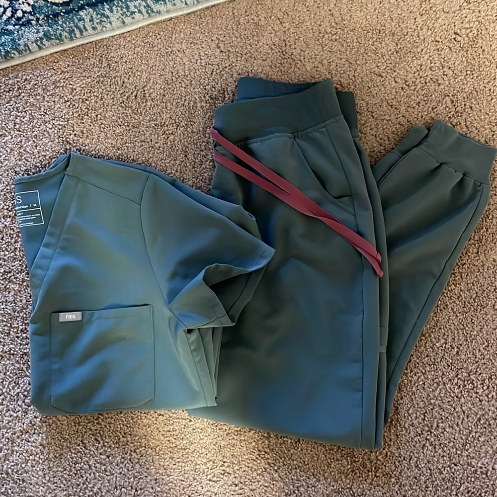 Figs Green Activewear Set with Technical Fabric